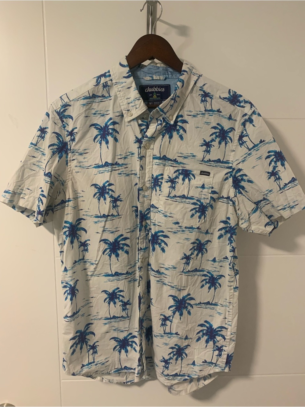 Chubbies Men's White & Blue Palm-Print Short Sleeve Button-Up Shirt A16